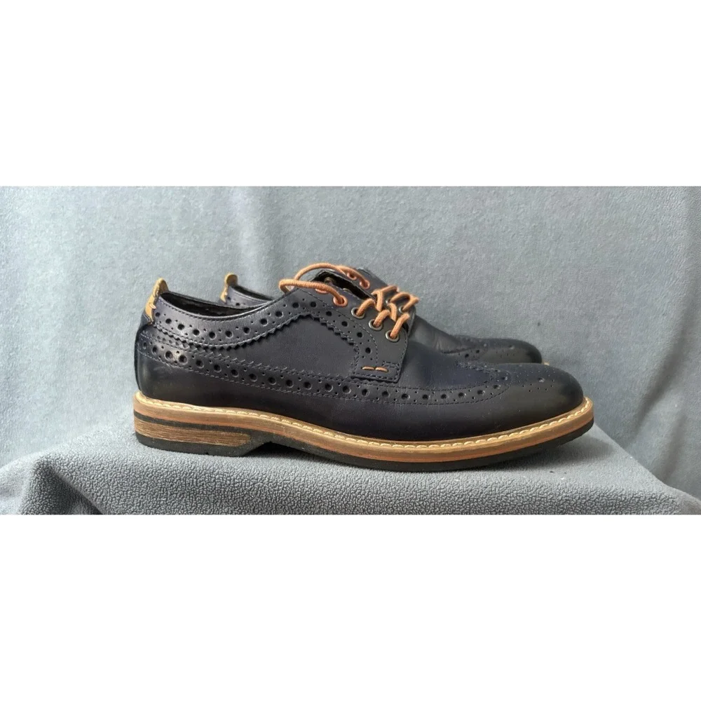 Clarks traditional wingtip